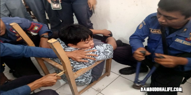 Siswa di Sumedang Nyangkut di Kursi Sekolah, Damkar Turun Tangan